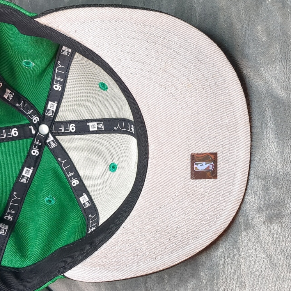 New Era Boston Celtics 2-Tone 9FIFTY adjustable snapback hat.  - Picture 14 of 16